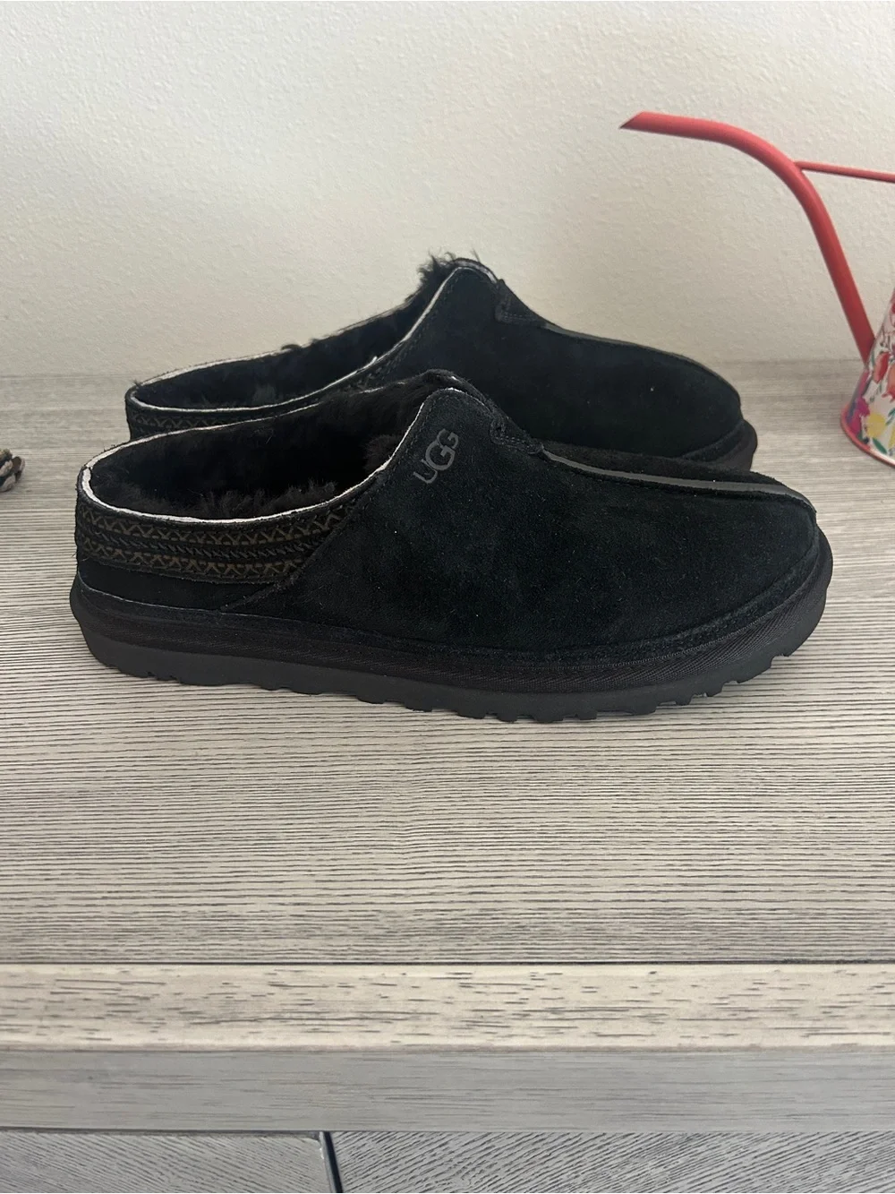 Ugg Neuman Men's Slipper Black Size 9 never worn NO BOX